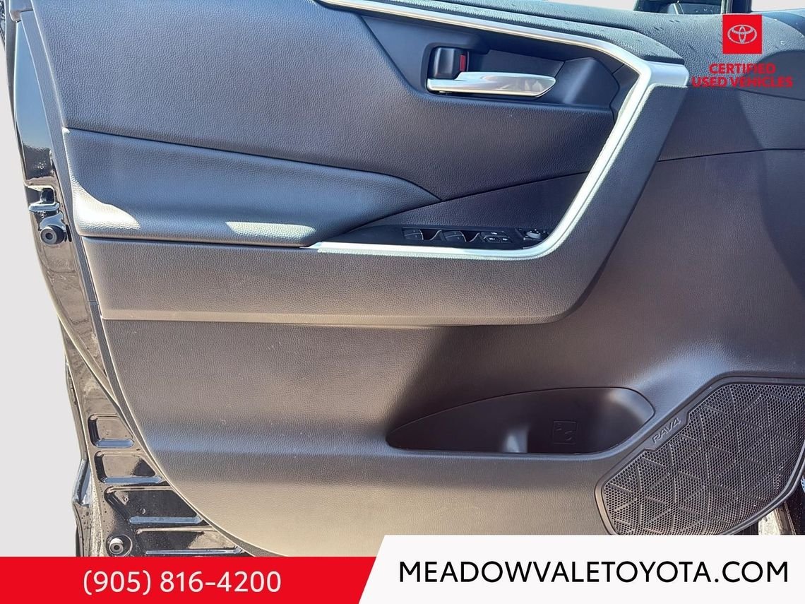 2025 Toyota RAV4 Sunroof, Power Drivers Seat, Heated Front Seats and Steering Wheel, Power Trunk, 17" Alloy's Midnight Black Metallic Mississauga - photo #14