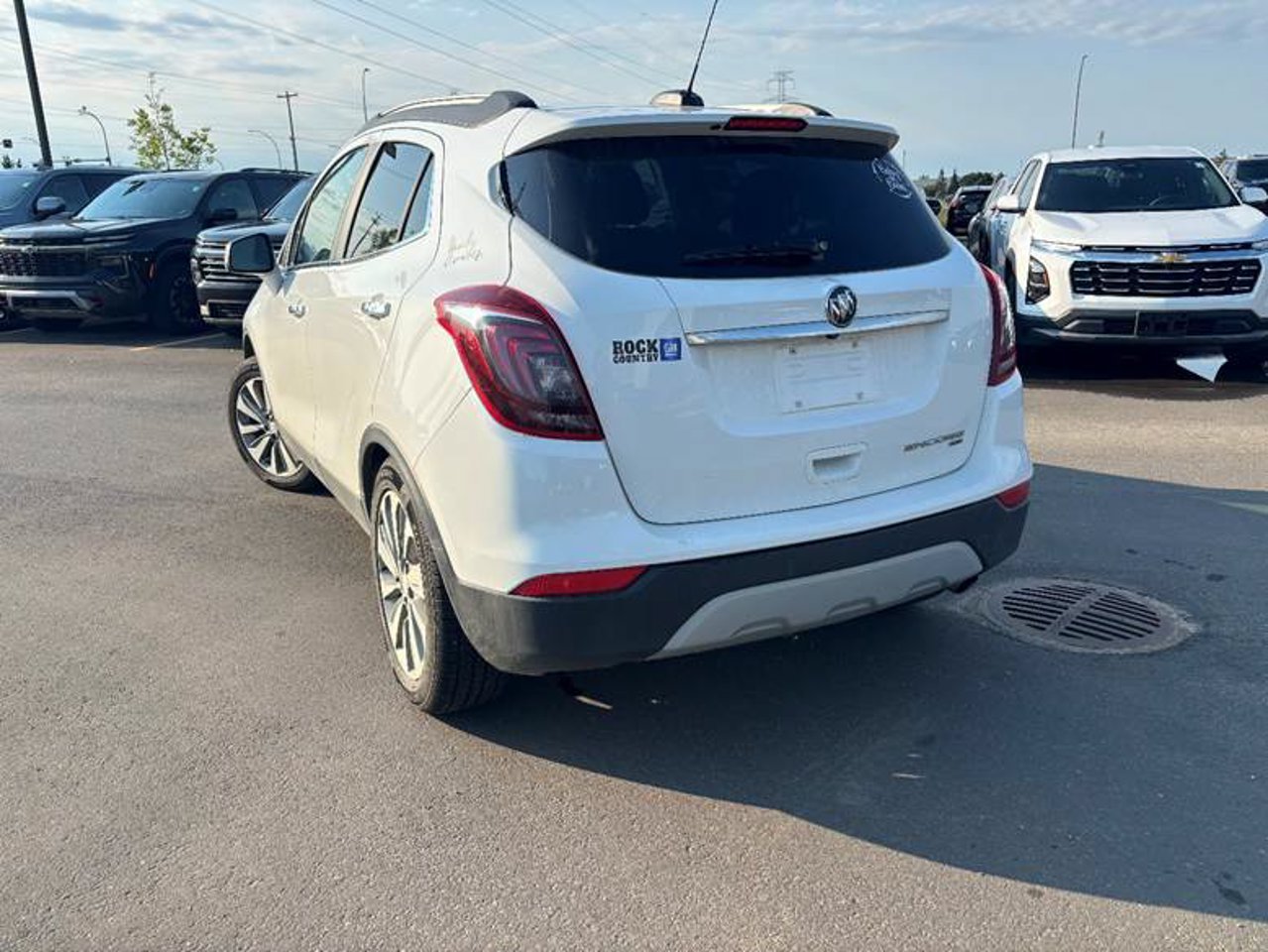 2020 Buick Encore AWD 4dr Preferred White Sherwood Park - photo #3