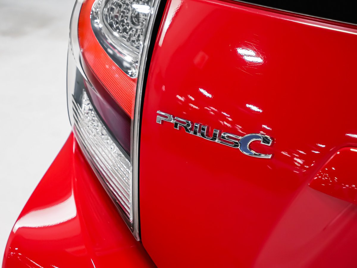 2018 Toyota Prius c TOIT OUVRANT SIÈGES CHAUFFANTS Red Montreal - photo #6