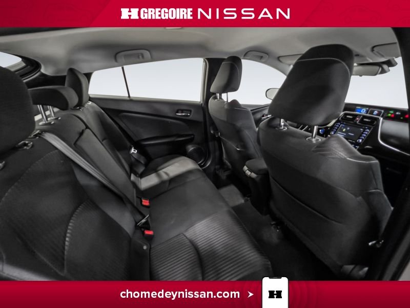 2022 Toyota Prius White Blainville - photo #24