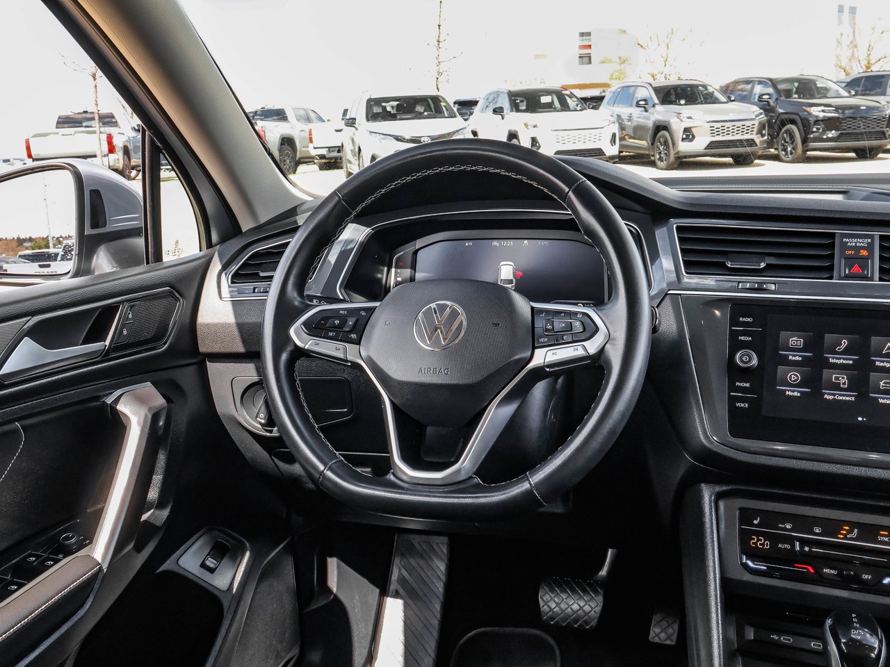 2024 Volkswagen Tiguan Comfortline 4MOTION Grey Sherwood Park - photo #17