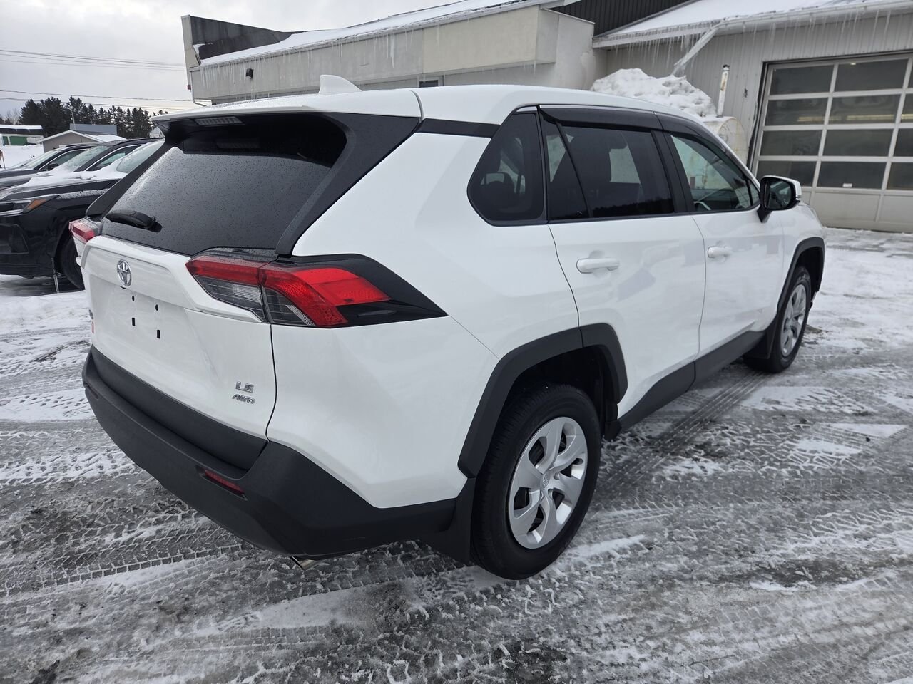 Toyota RAV4 LE TI 2023 blanc Lac-Etchemin - photo #4