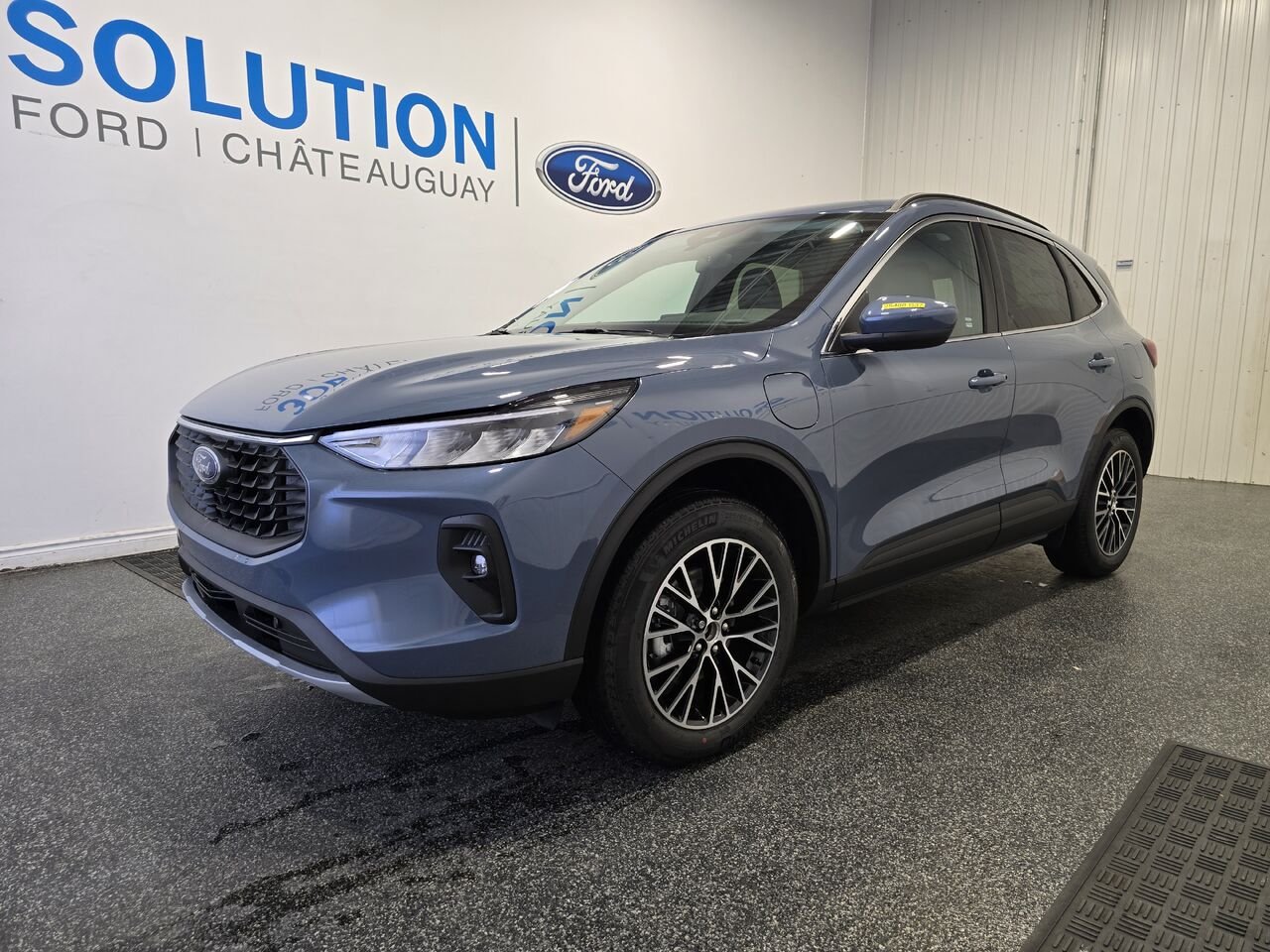 Ford Escape VHR TA 2025 Bleu vapeur métallisé Châteauguay - photo #0