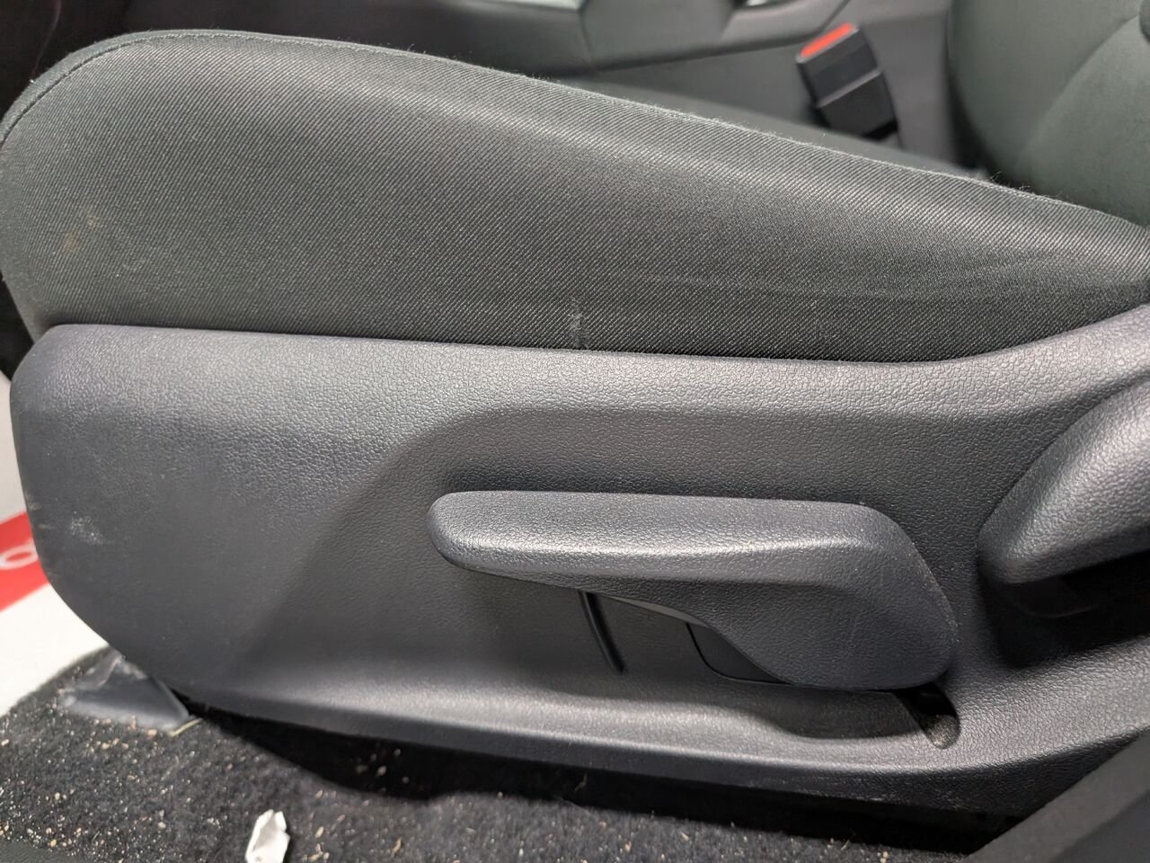 Toyota RAV4 LE/SIÈGES CHAUFFANTS/CAMÉRA DE RECUL/BLUETOOTH/AC/ 2025 Blanc Sherbrooke - photo #10