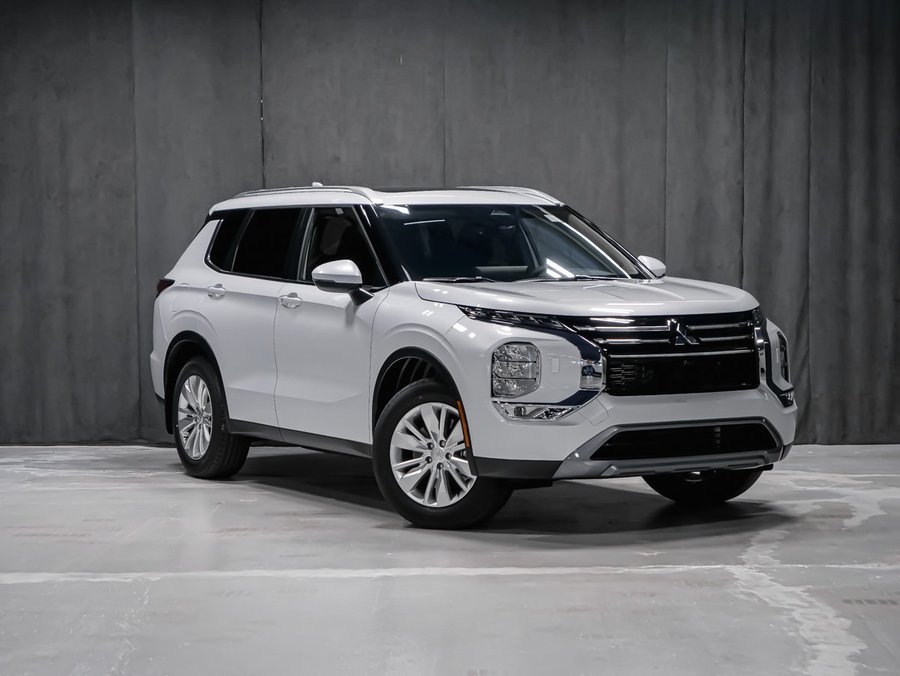2026 Mitsubishi Outlander SE White Diamond