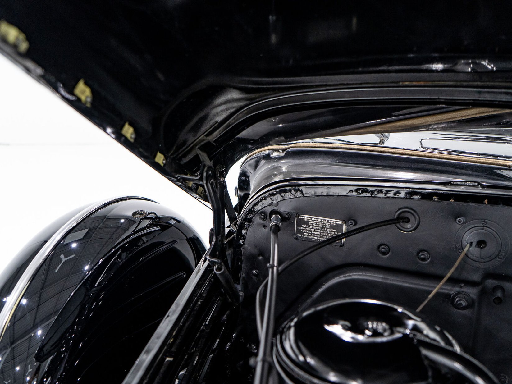 Cadillac Series 90 **PRICE IN USD**1 of 13 V16 1938 Noir Montréal - photo #21