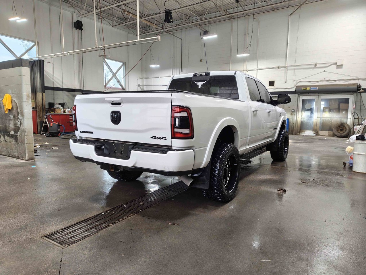 2021 Ram 2500 Laramie 4x4 Crew Cab 6'4 Box White Sherwood Park - photo #5