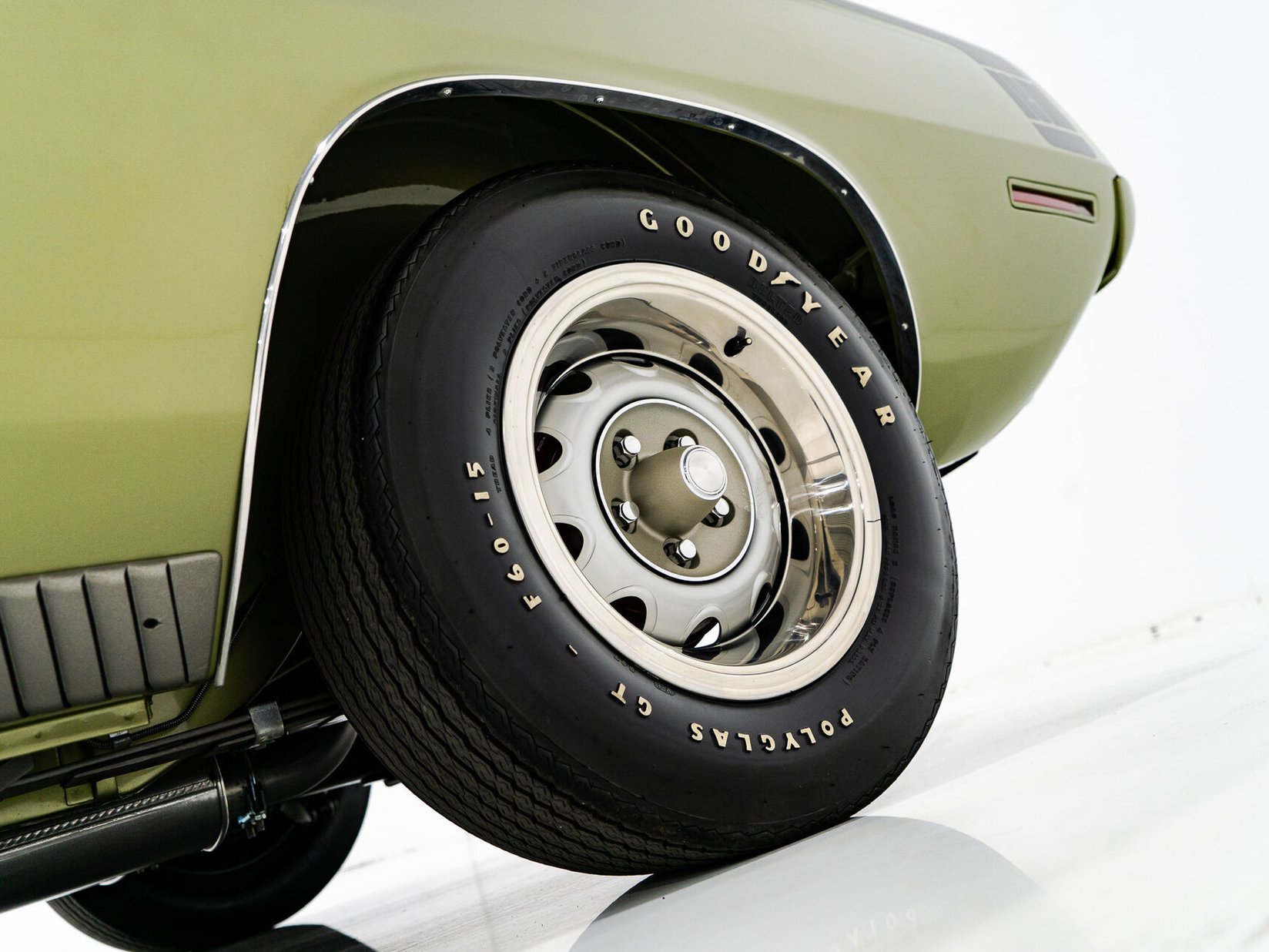 1970 Plymouth HEMI Cuda 1 de 3 Exemplaires Utilisés par la Division Course de Chrysler France **PRIX EN USD** Green Montreal - photo #6