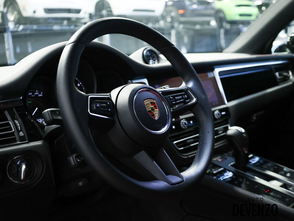 2025 Porsche Macan Black Saint-Eustache - photo #16