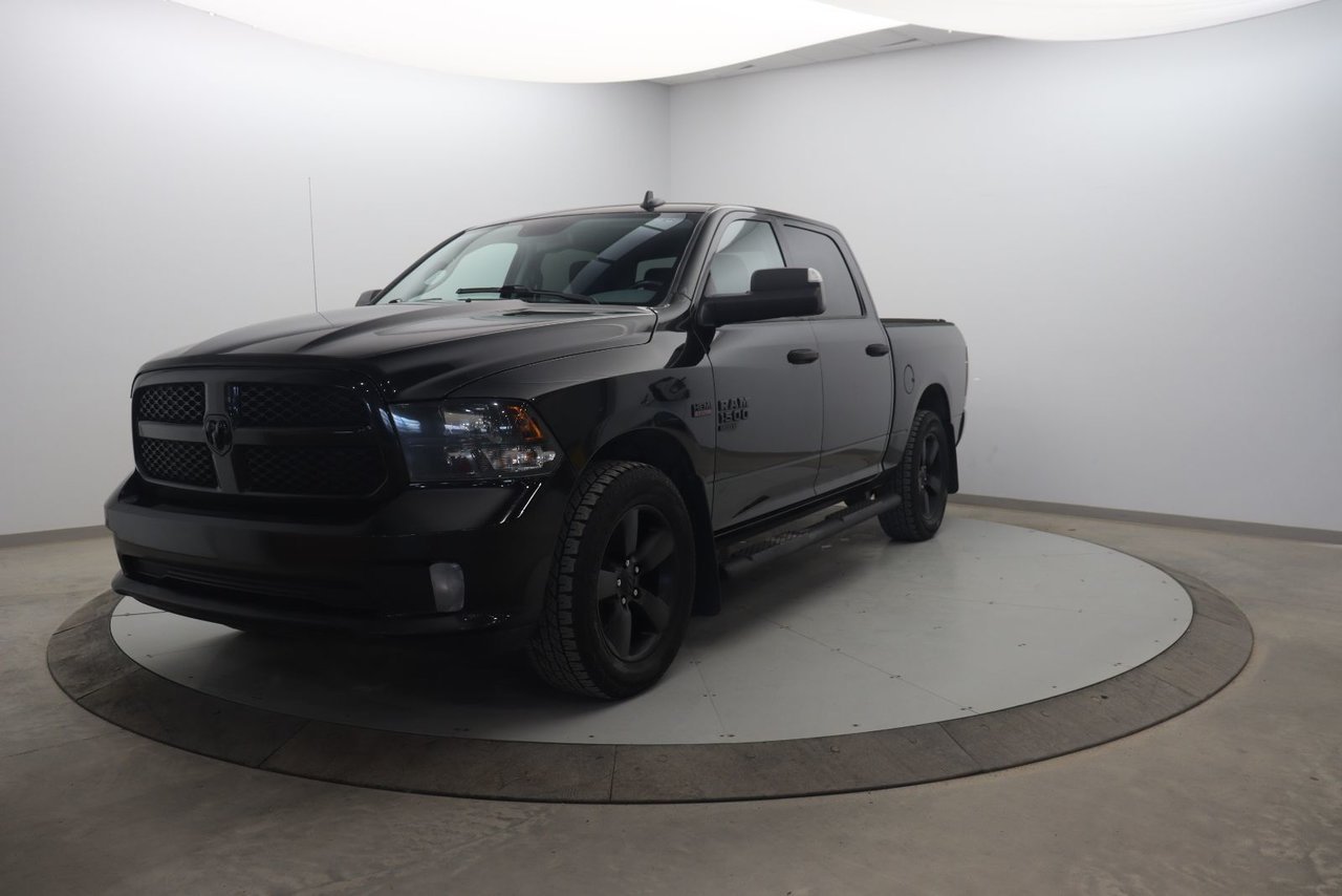 2019 Ram 1500 Classic VIN 3C6RR7KT2KG695861 Black Chicoutimi - photo #0