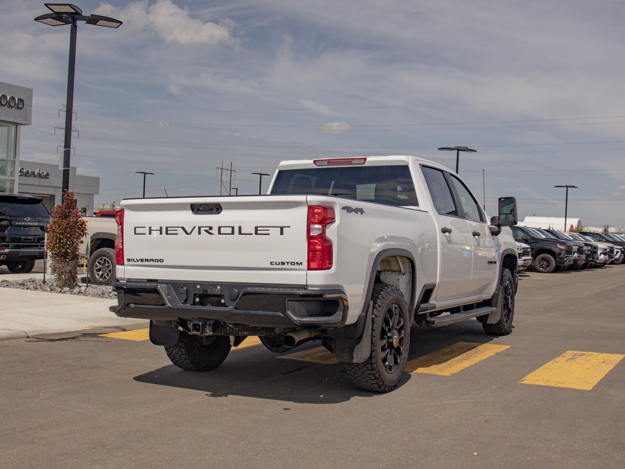 2025 Chevrolet Silverado 2500HD 4WD Crew Cab 159 Custom White Sherwood Park - photo #9