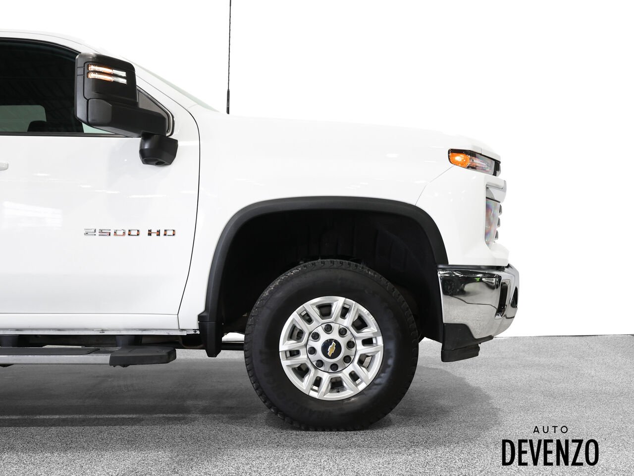 2025 Chevrolet Silverado 2500HD White Saint-Eustache - photo #5