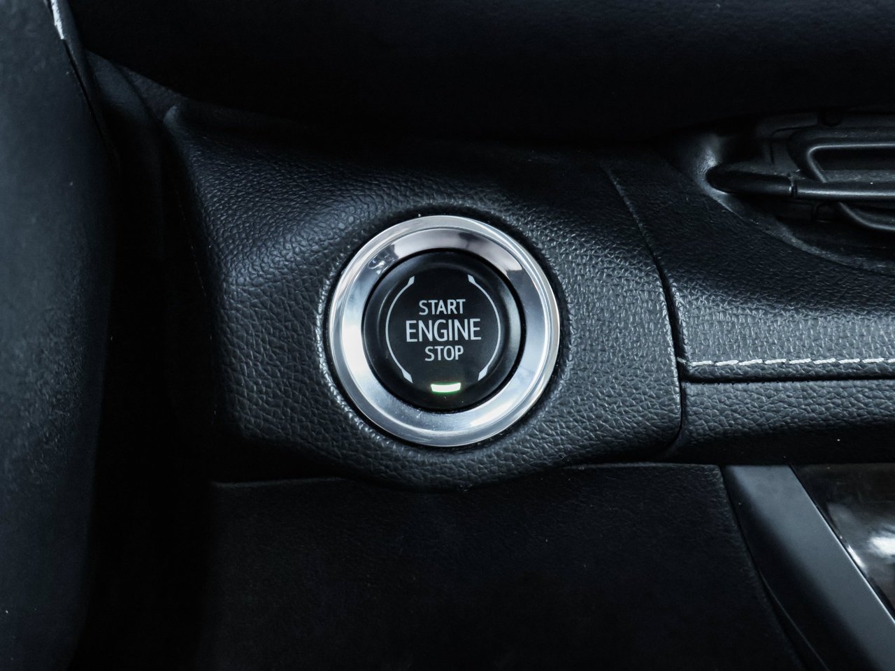 2022 Buick Envision AWD 4dr Avenir Red Sherwood Park - photo #25
