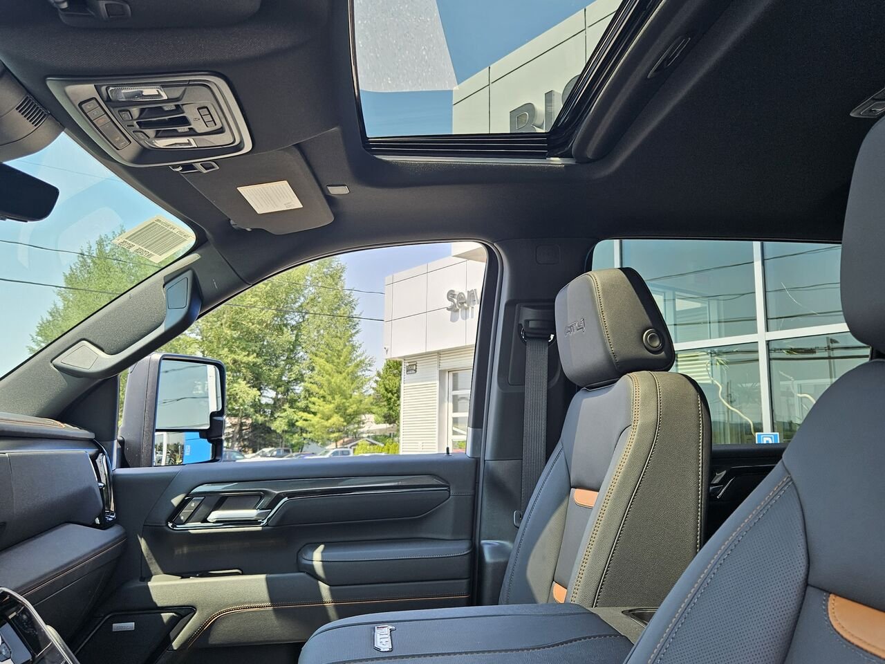 GMC Sierra 2500HD AT4 cabine multiplace 4RM 159 po 2026 Noir onyx Thetford Mines - photo #16