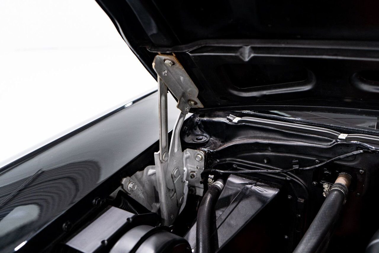 Chevrolet Bel Air Beautifully presented. Restored in desirable color combo | PRIX EN USD 1957 Noir Montréal - photo #84
