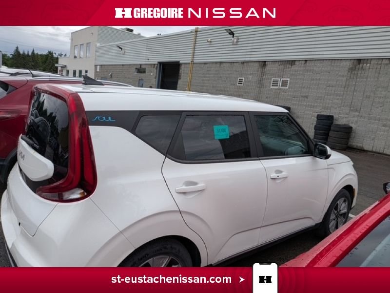 2022 Kia Soul White Saint-Eustache - photo #13