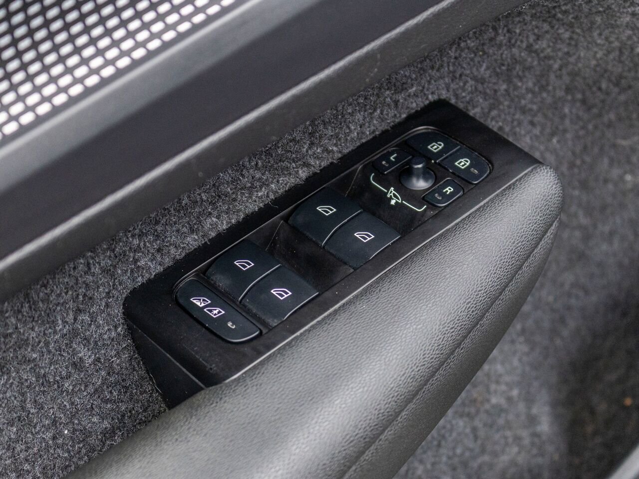 2022 Volvo Recharge XC40 tout électrique P8 Plus TIe Black Châteauguay - photo #28