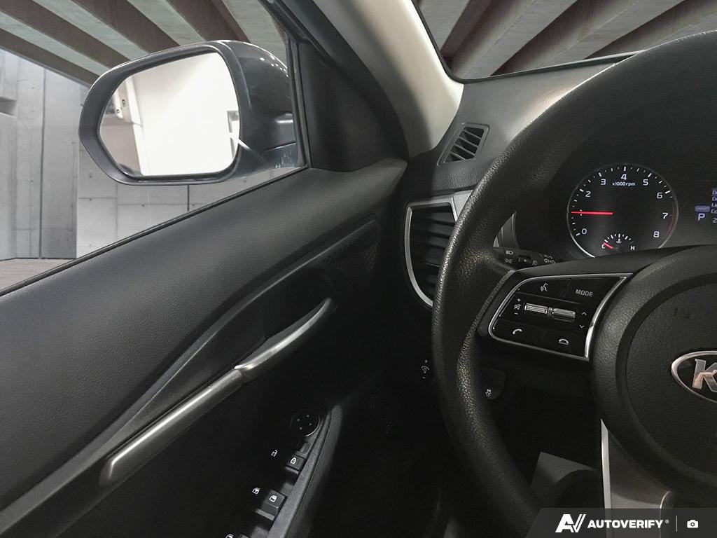 2021 Kia Seltos 2600984B | LX gray Edmonton - photo #16