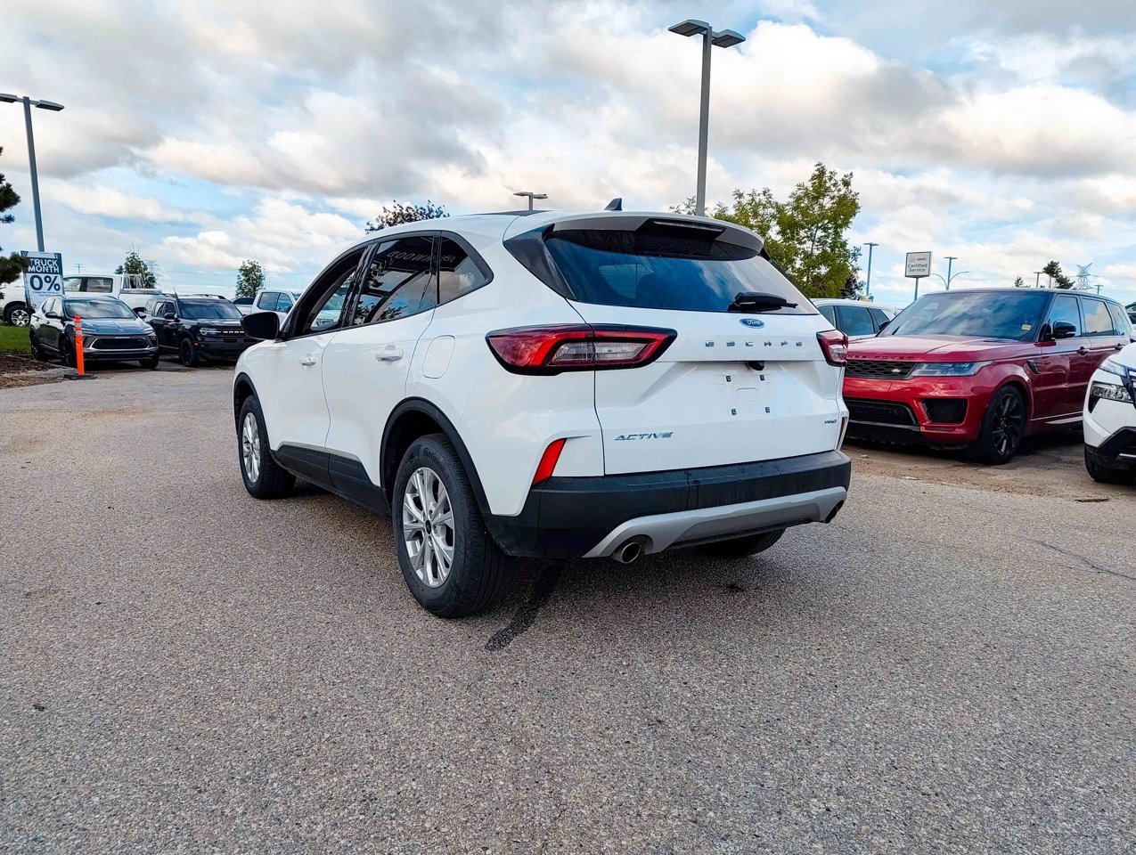 2025 Ford Escape Active AWD White Sherwood Park - photo #3