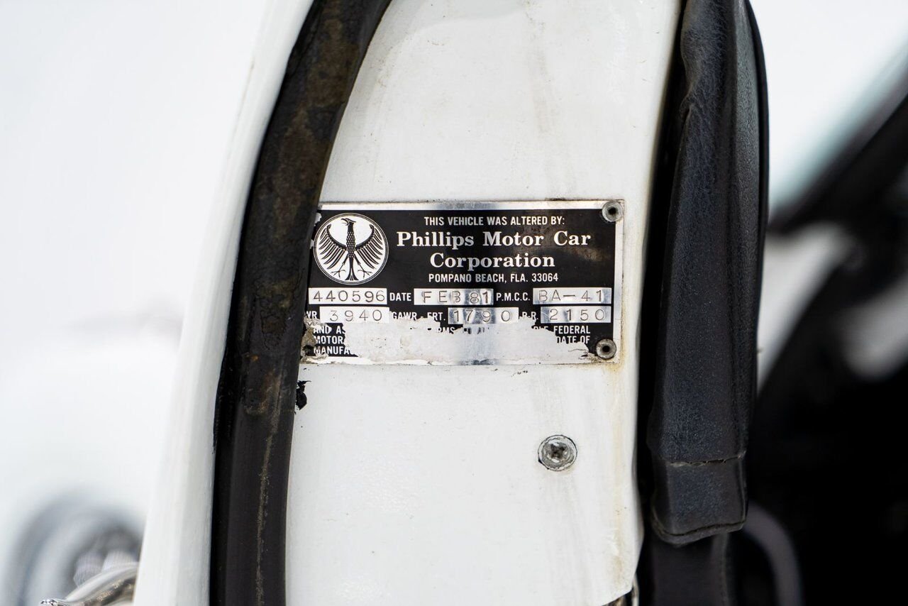 1981 Phillips Motor Car Berlina Coupe Only 1 of 78 produced. Very rare | PRIX EN USD White Montreal - photo #62