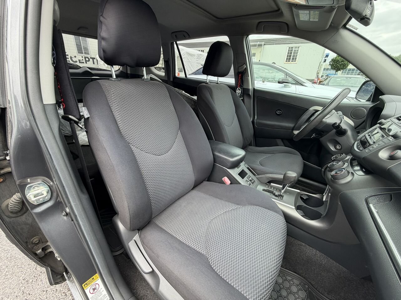 2010 Toyota RAV4 SPORT **IMPECCABLE** Grey Laval - photo #16