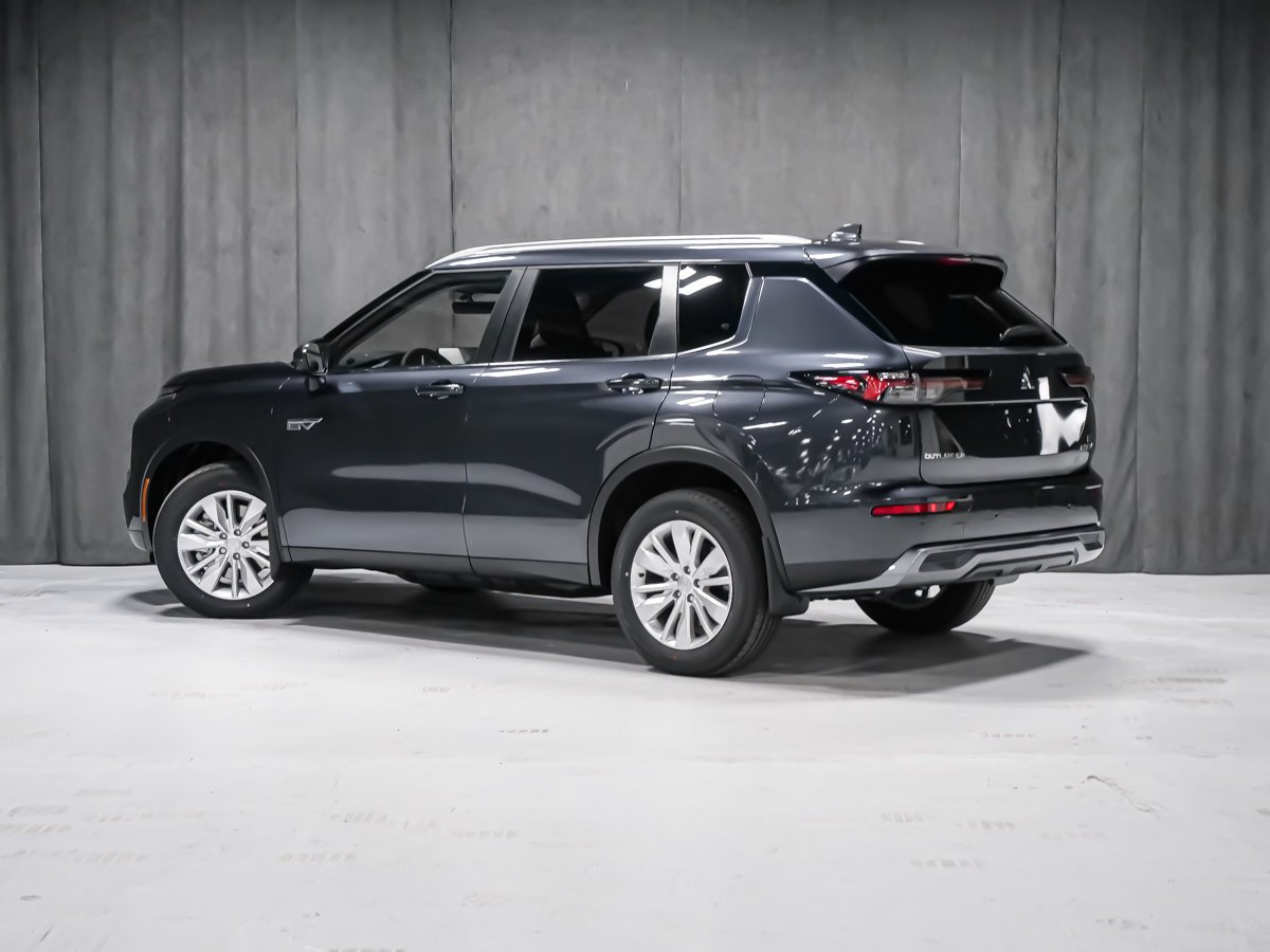 2026 Mitsubishi Outlander Plug-In Hybrid SE Graphite Grey Metallic Montreal - photo #3