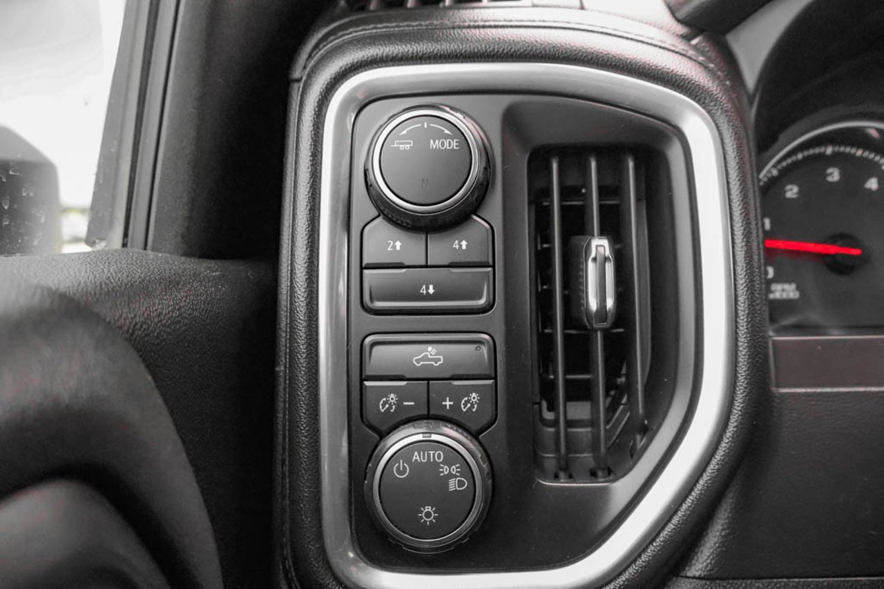 2020 Chevrolet Silverado 3500HD 4WD Crew Cab 172 LT White Sherwood Park - photo #16
