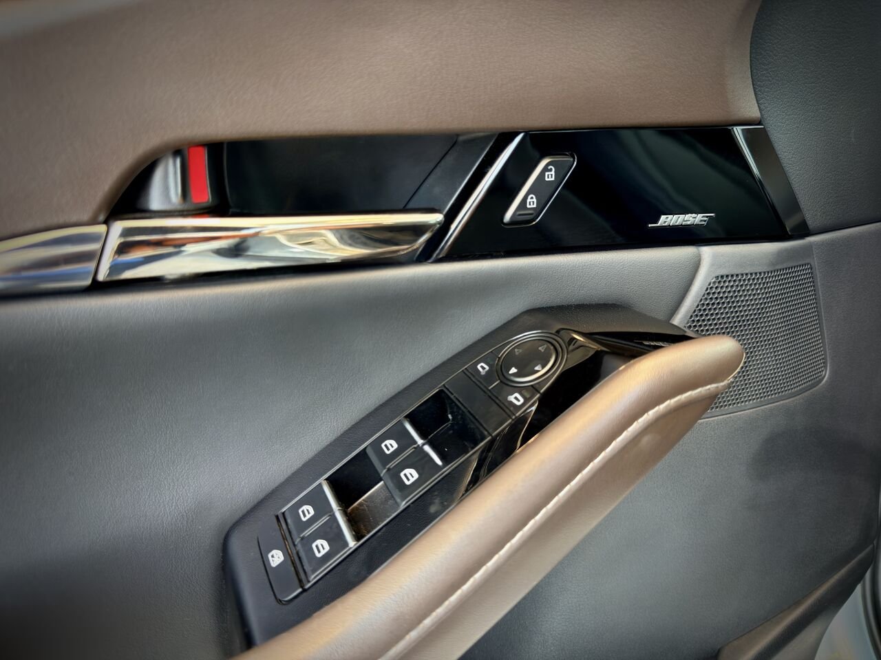2023 Mazda CX-30 Silver Notre-Dame-des-Prairies - photo #35