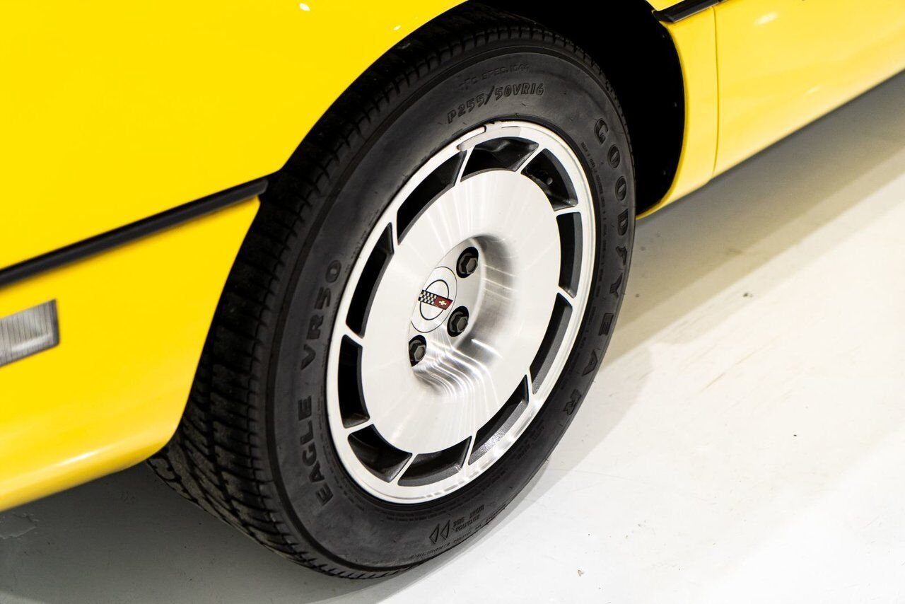 1986 Chevrolet Corvette Pace Car livery with only 17,380km (10,800miles) Yellow Montreal - photo #73