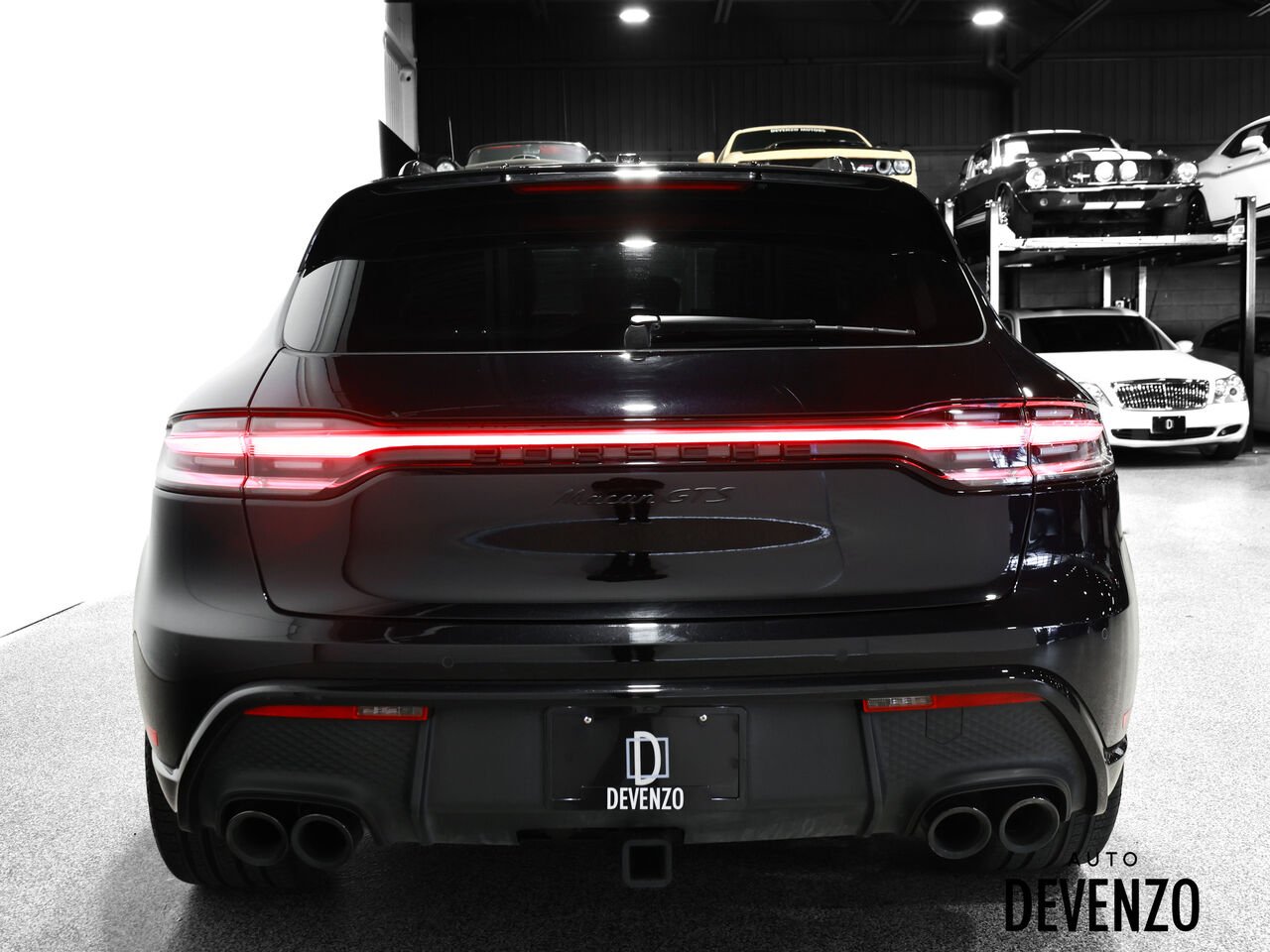 2023 Porsche Macan Black Saint-Eustache - photo #4