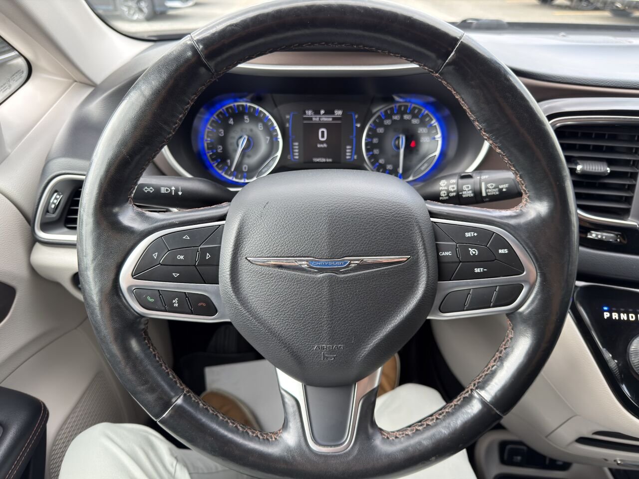 2019 Chrysler Pacifica Black Thetford Mines - photo #16