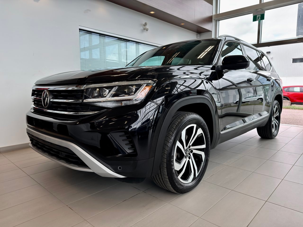 2022 Volkswagen Atlas Black Notre-Dame-des-Prairies - photo #4