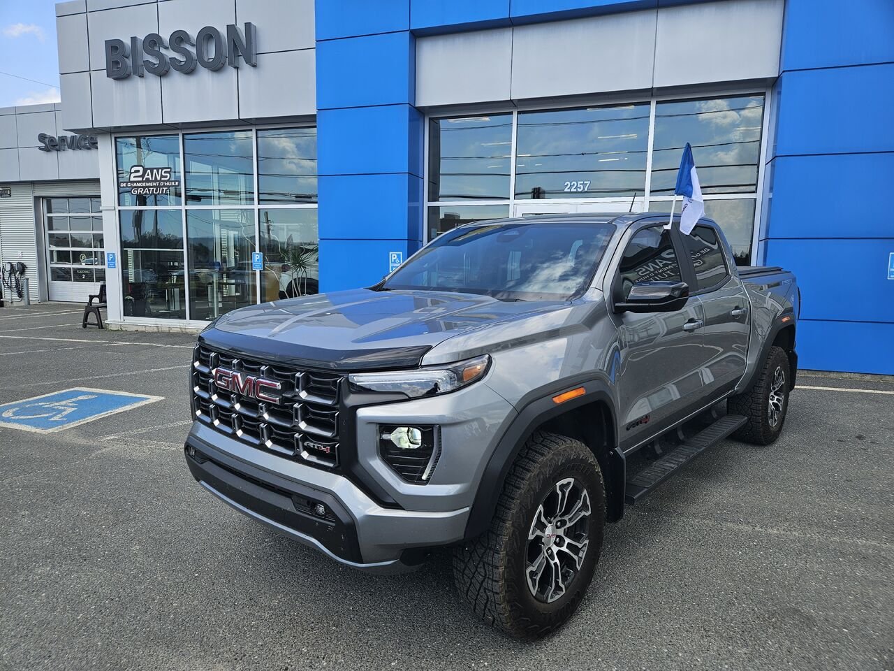 GMC Canyon AT4 cabine multiplace 4RM 2024 Gris Thetford Mines - photo #0