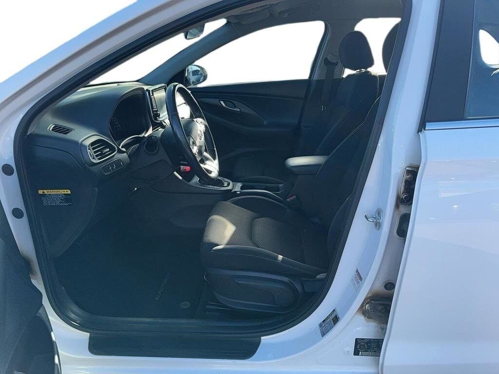 2018 Hyundai Elantra GT VIN KMHH35LE4JU042398 White Baie-Comeau - photo #9