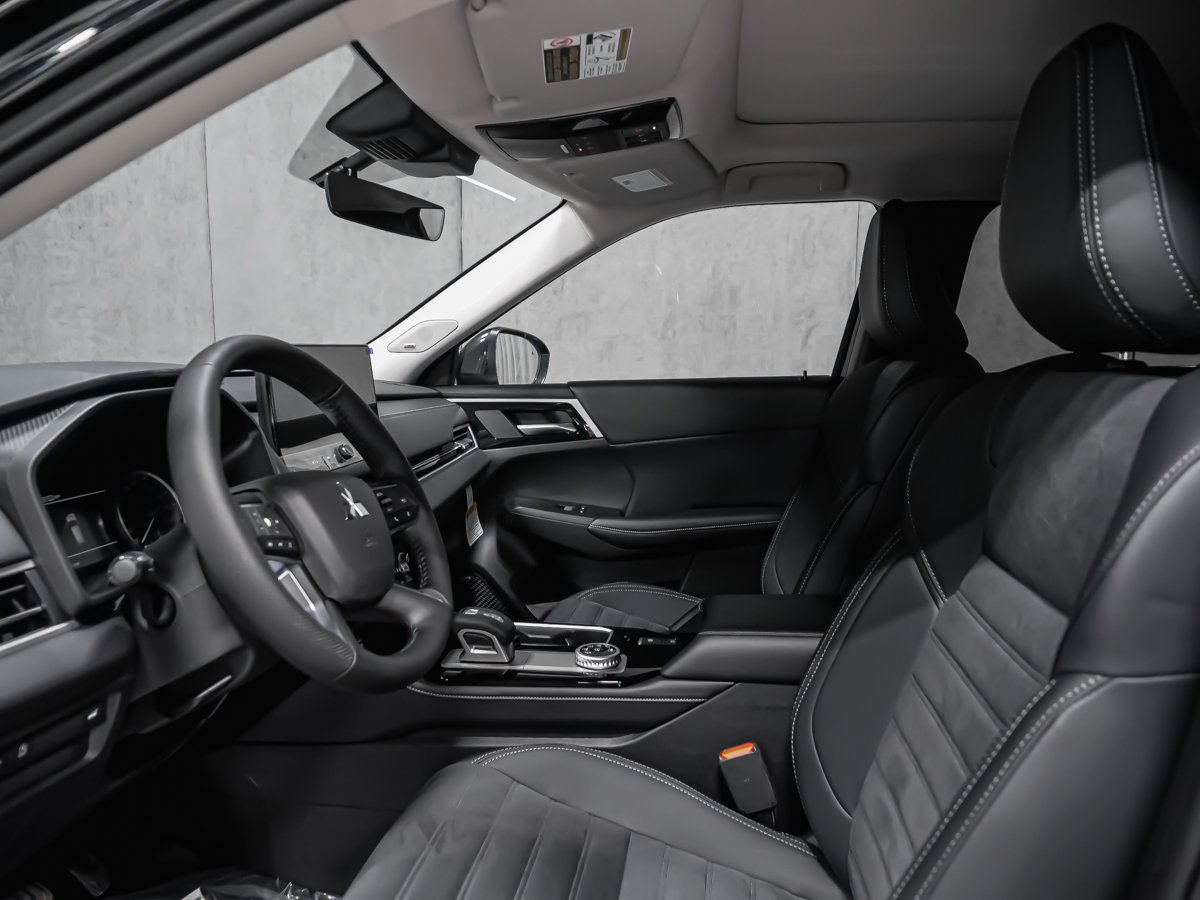 2026 Mitsubishi Outlander LE Black Diamond Montreal - photo #12