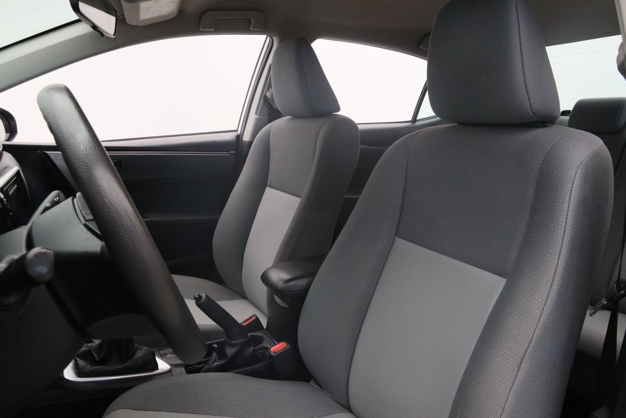 Toyota Corolla NIV 2T1BURHE5JC086477 2018 Blanc Baie-Comeau - photo #5