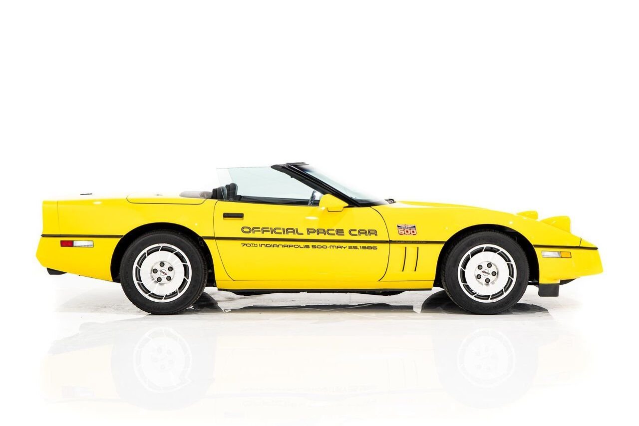 1986 Chevrolet Corvette Pace Car livery with only 17,380km (10,800miles) Yellow Montreal - photo #52