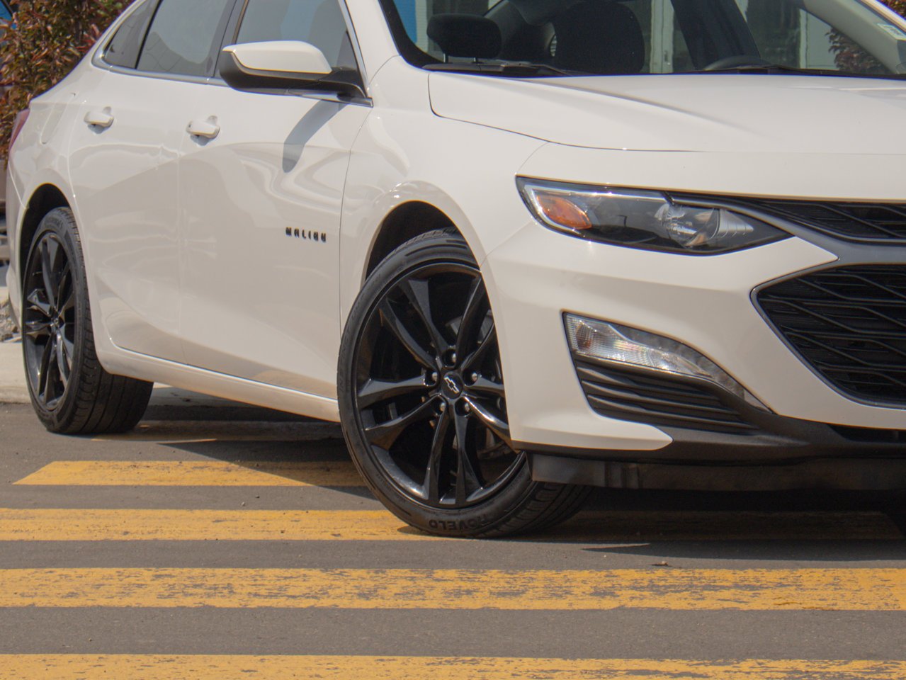 2024 Chevrolet Malibu 4dr Sdn 1LT White Sherwood Park - photo #5
