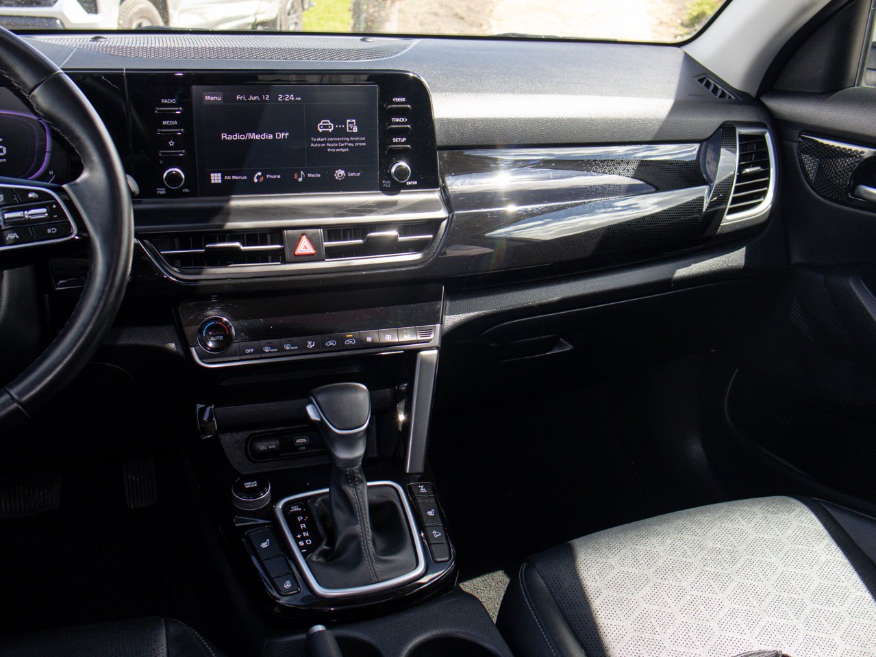 2025 Kia Seltos EX AWD White Sherwood Park - photo #29