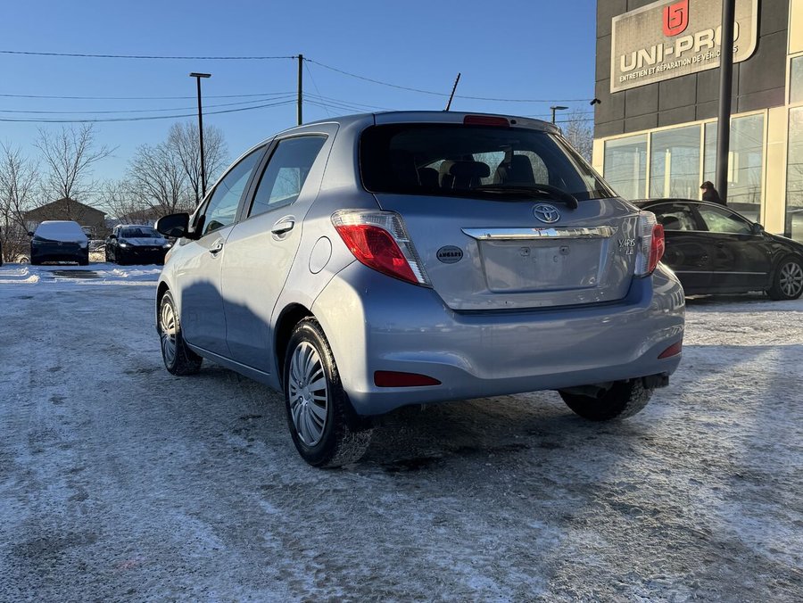 Toyota Yaris LE 2014 2014 Bleu
