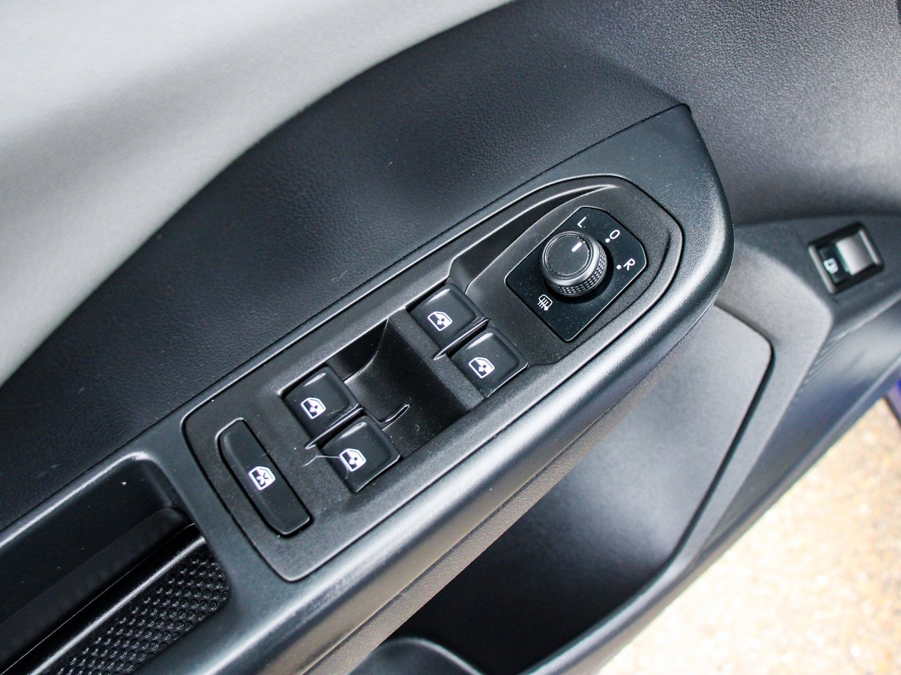 2022 Volkswagen Taos Comfortline 4MOTION Blue Sherwood Park - photo #15