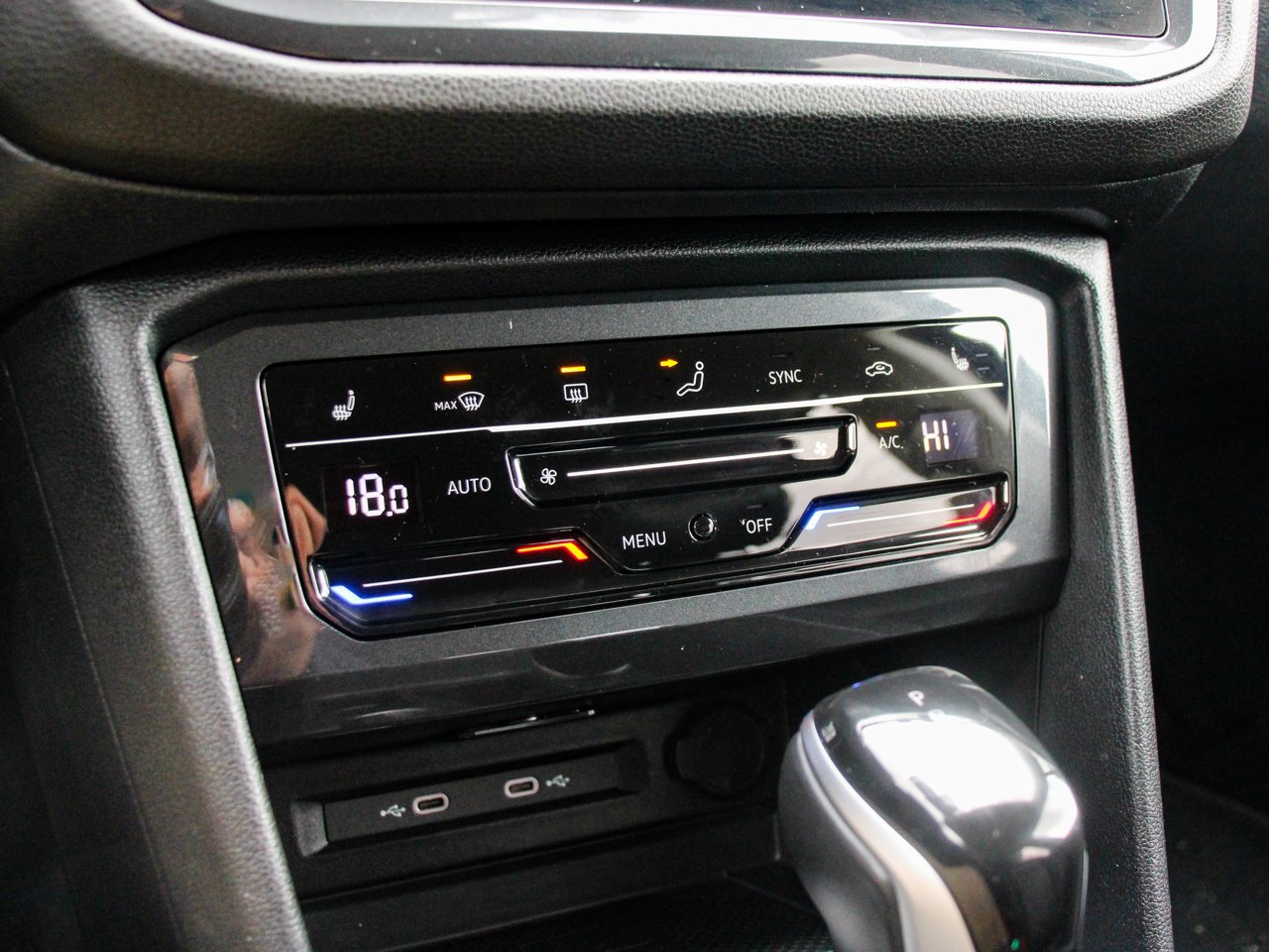 2024 Volkswagen Tiguan Comfortline 4MOTION Blue Sherwood Park - photo #24