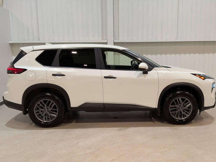 2024 Nissan Rogue White
