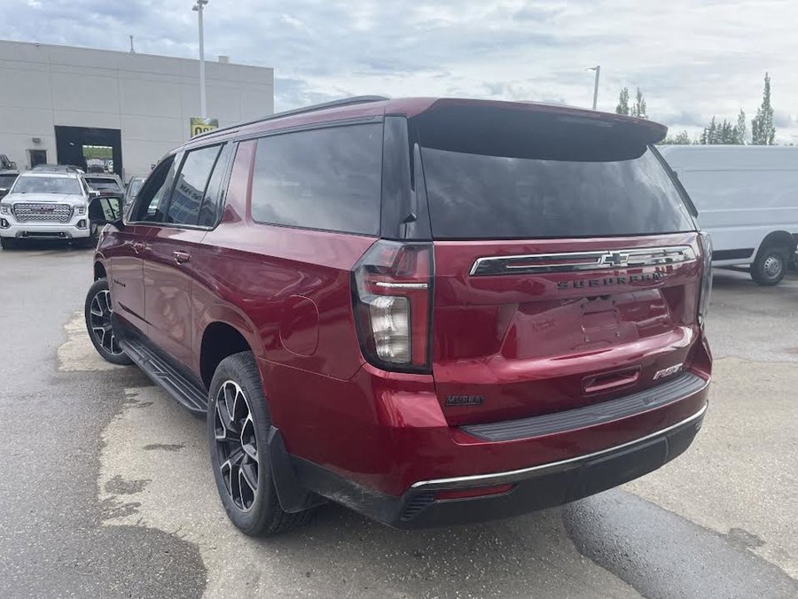 2022 Chevrolet Suburban 2022 Red