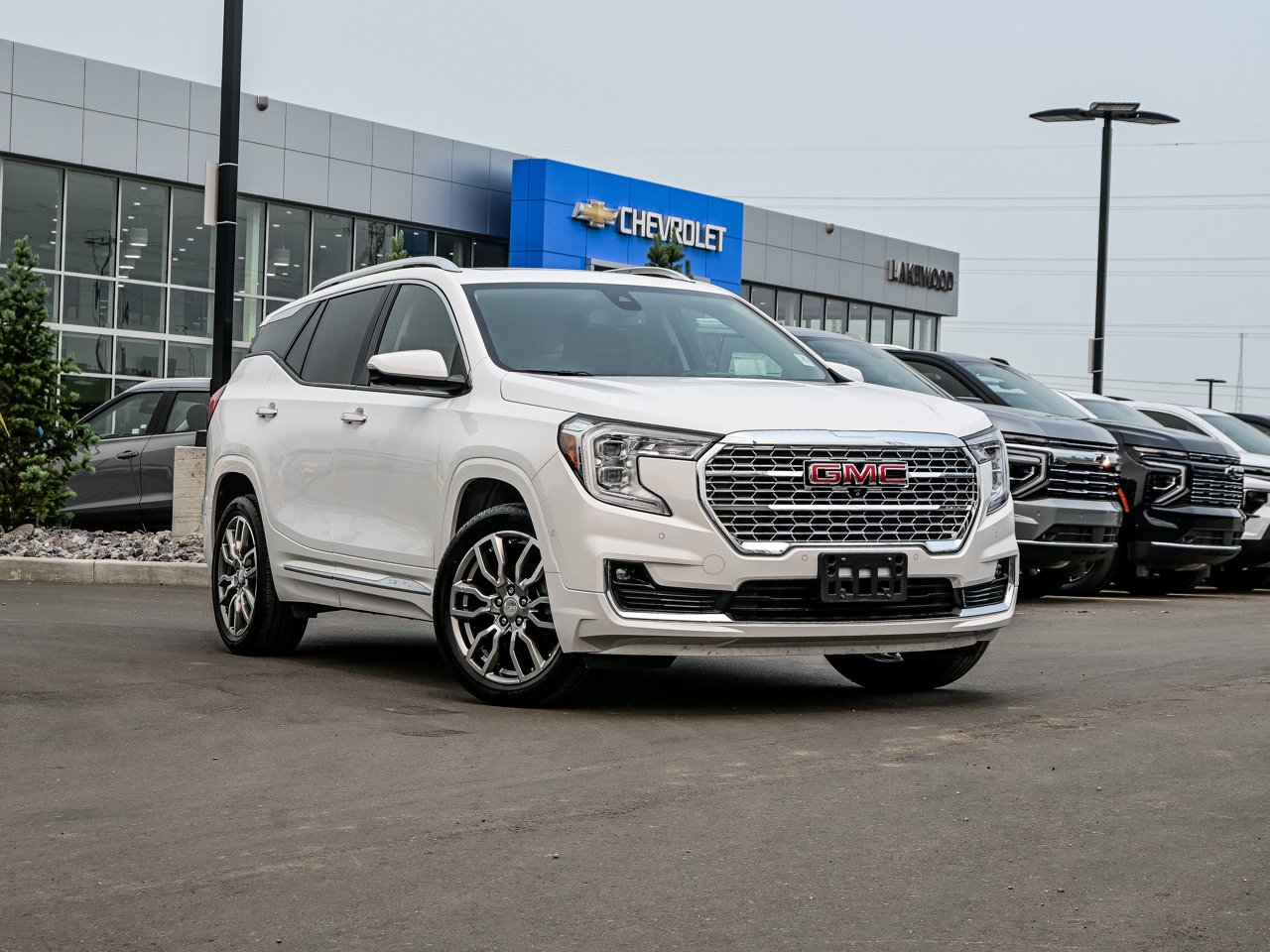 2022 GMC Terrain AWD 4dr Denali White Sherwood Park - photo #1