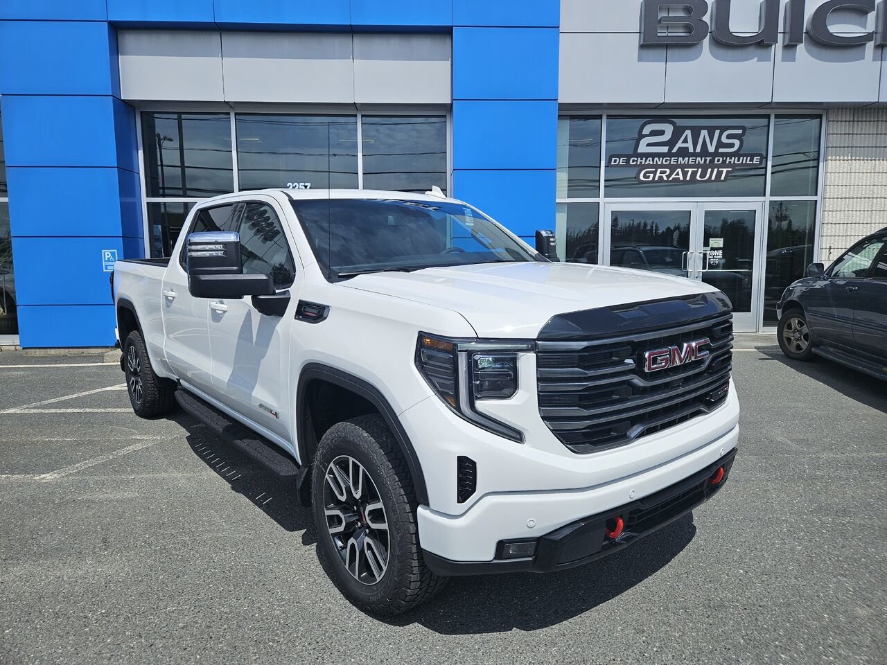 GMC Sierra 1500 AT4 cabine multiplace 4RM 157 po 2026 Blanc sommet Thetford Mines - photo #1
