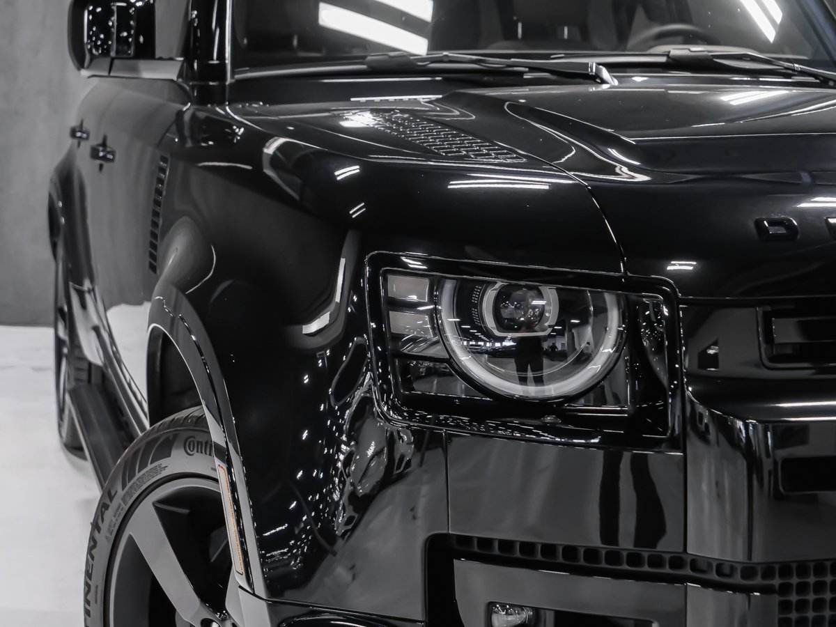 2026 Land Rover Defender X-Dynamic SE V8 Black Montreal - photo #8