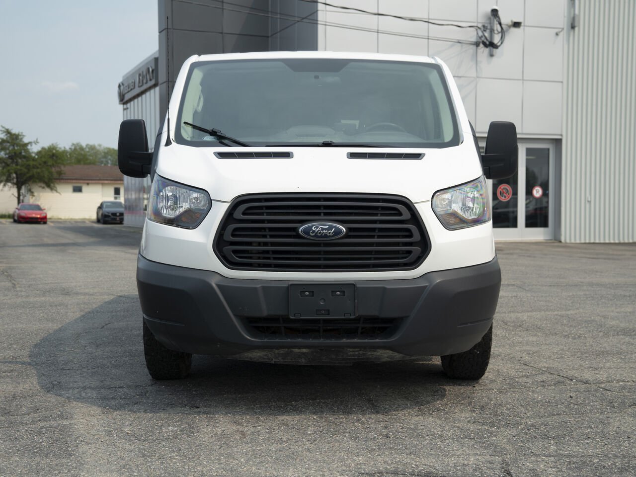 Ford Transit tourisme | T-150 XL toit bas 130 po porte pivotante côté passager 2018 Blanc Val-d'Or - photo #1
