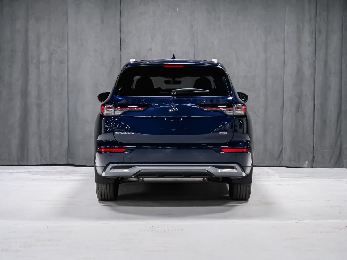 2026 Mitsubishi Outlander SE Cosmic Blue Montreal - photo #4