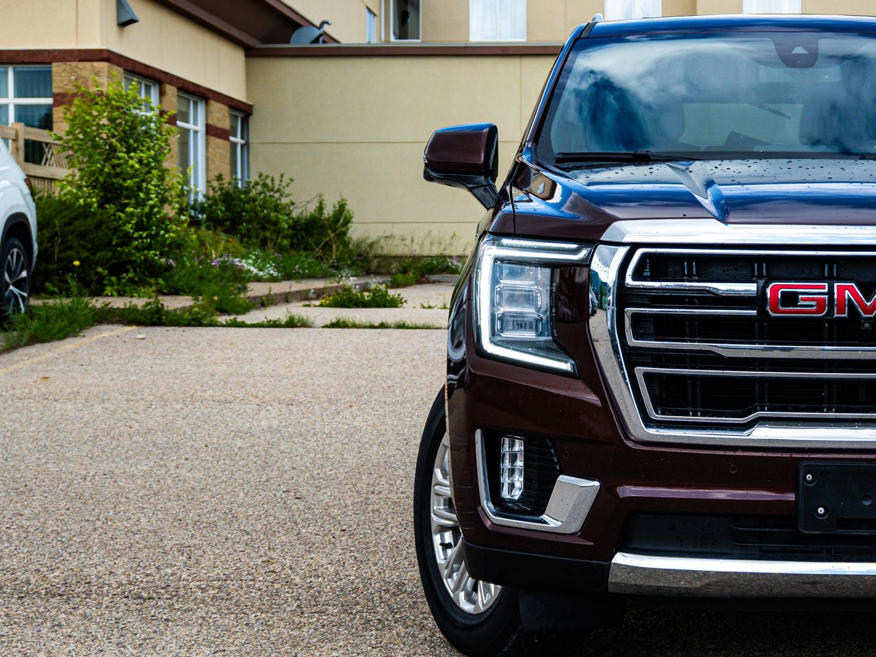 2022 GMC Yukon XL 4WD 4dr SLT Red Sherwood Park - photo #5